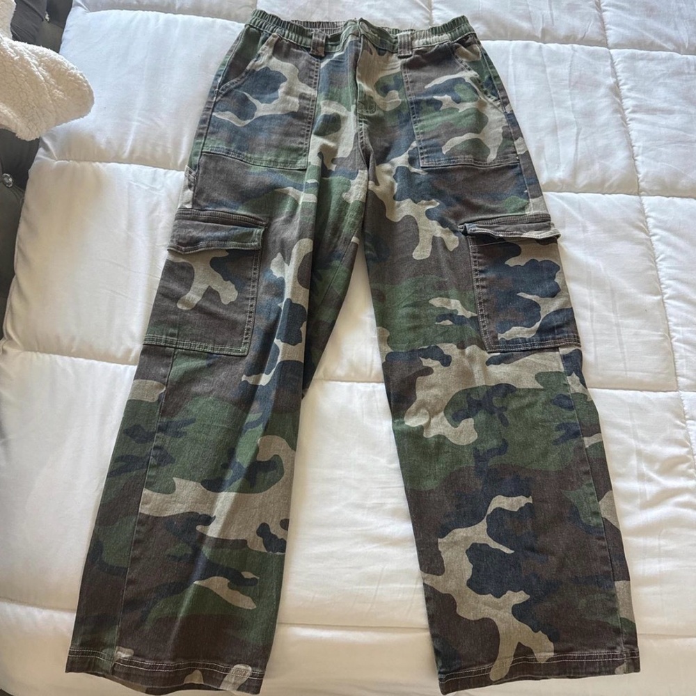 Women’s Camouflage Cargo Pants